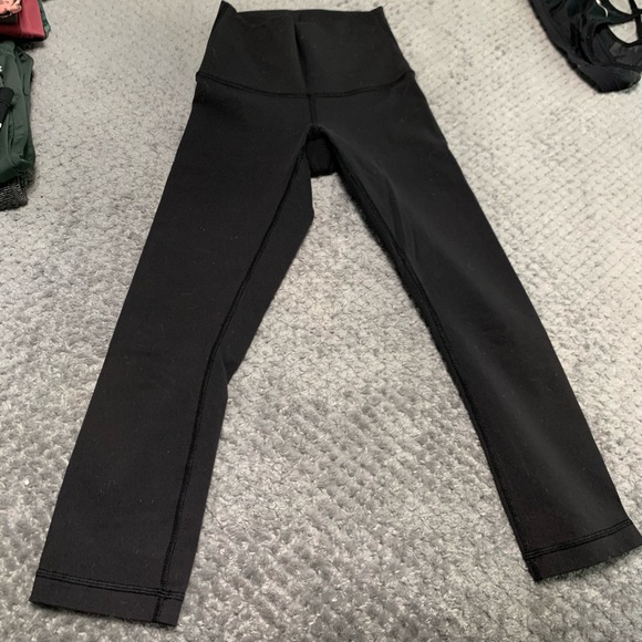 lululemon athletica Other - Lulu lemon wunder under crop legging